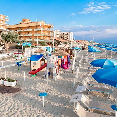 Hotel Cola Frontemare Bellaria – Igea Marina Kültér fotó