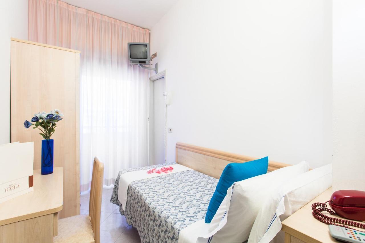Hotel Cola Frontemare Bellaria – Igea Marina Kültér fotó