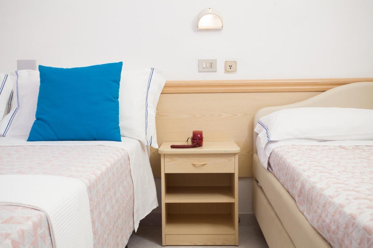Hotel Cola Frontemare Bellaria – Igea Marina Kültér fotó
