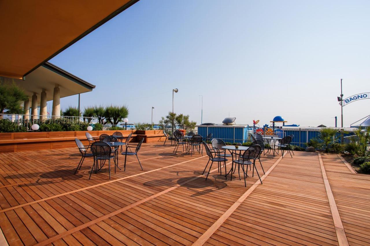 Hotel Cola Frontemare Bellaria – Igea Marina Kültér fotó