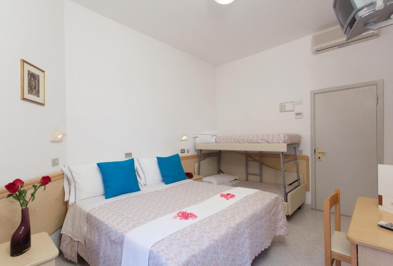 Hotel Cola Frontemare Bellaria – Igea Marina Kültér fotó