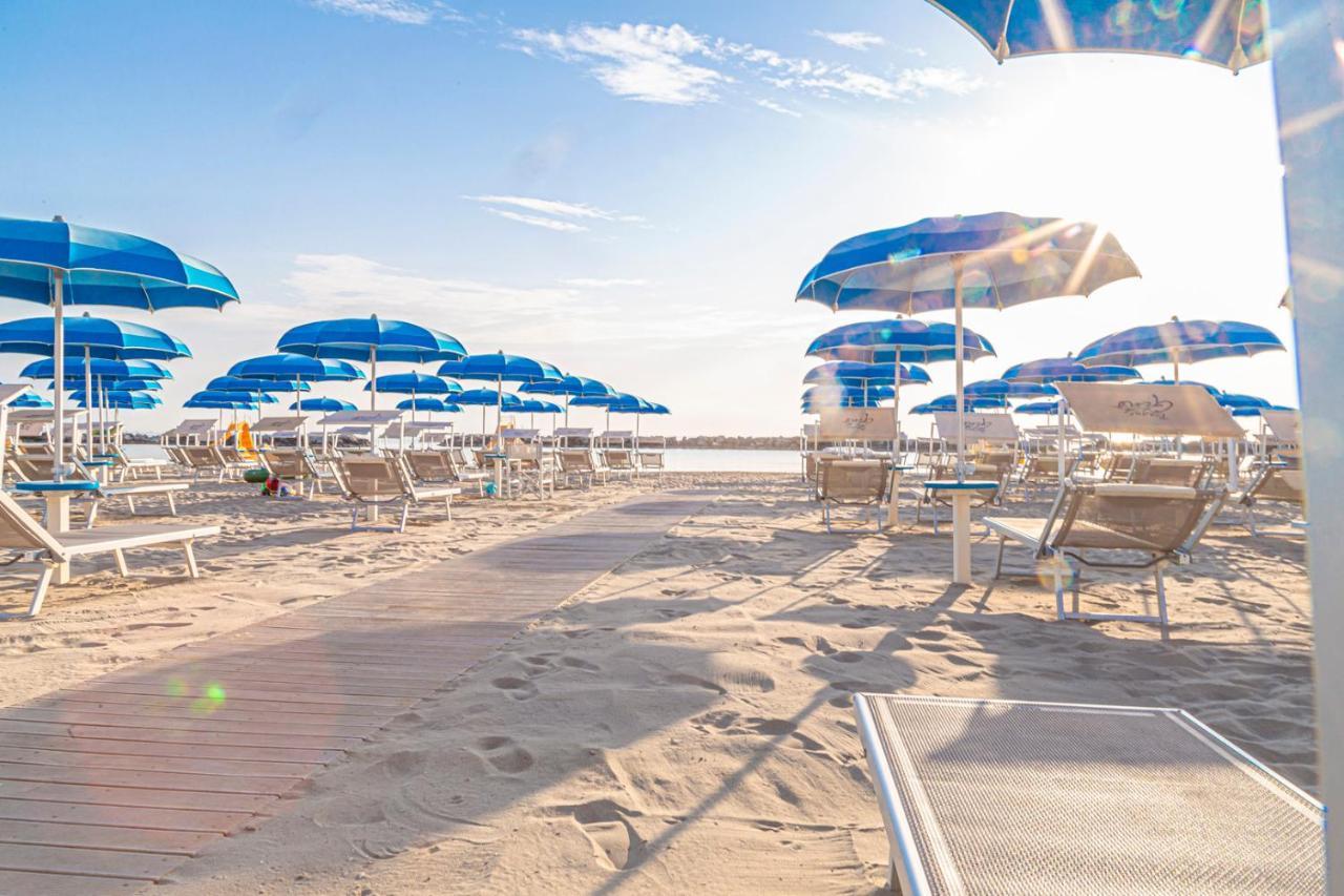 Hotel Cola Frontemare Bellaria – Igea Marina Kültér fotó