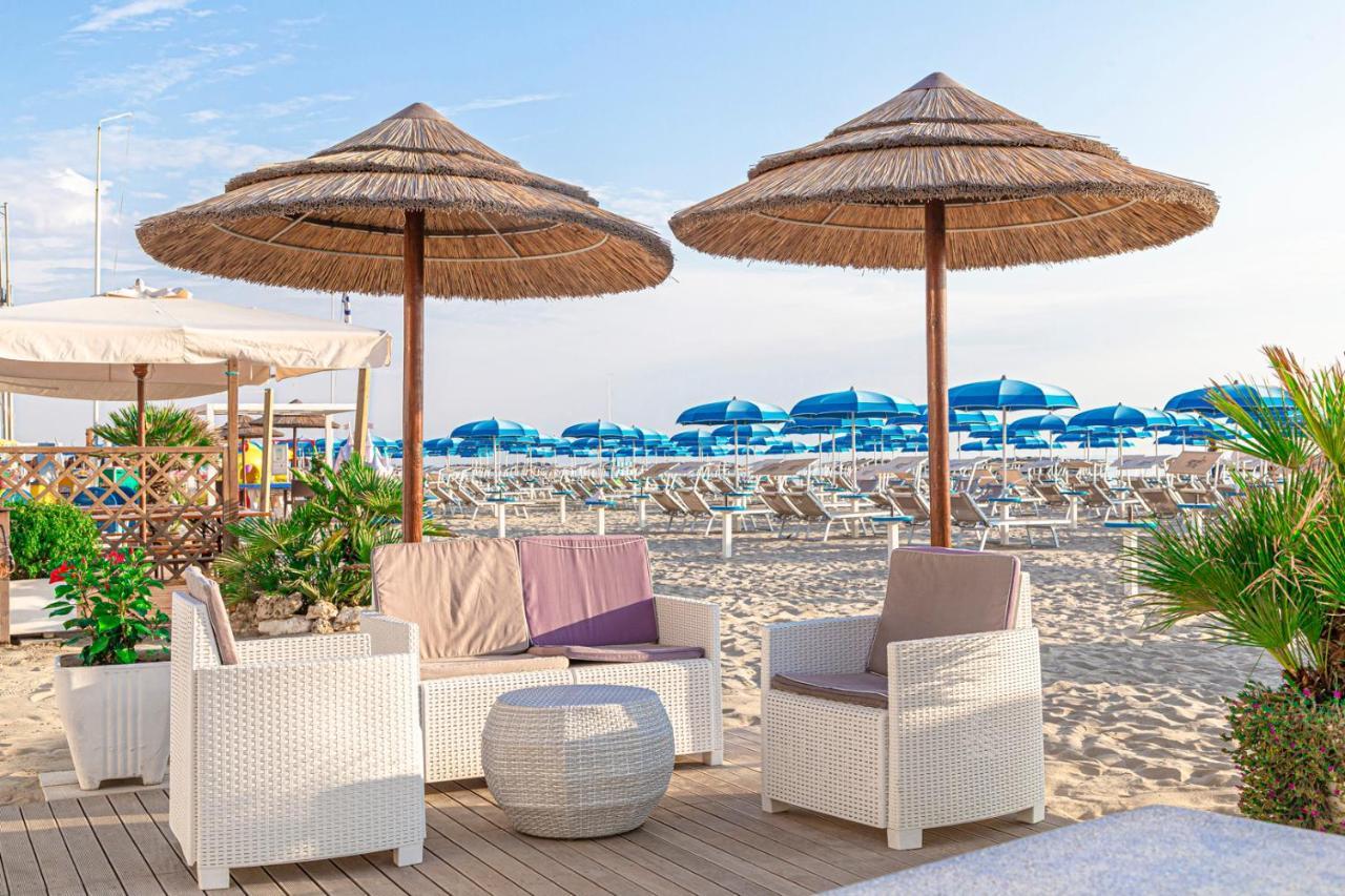 Hotel Cola Frontemare Bellaria – Igea Marina Kültér fotó