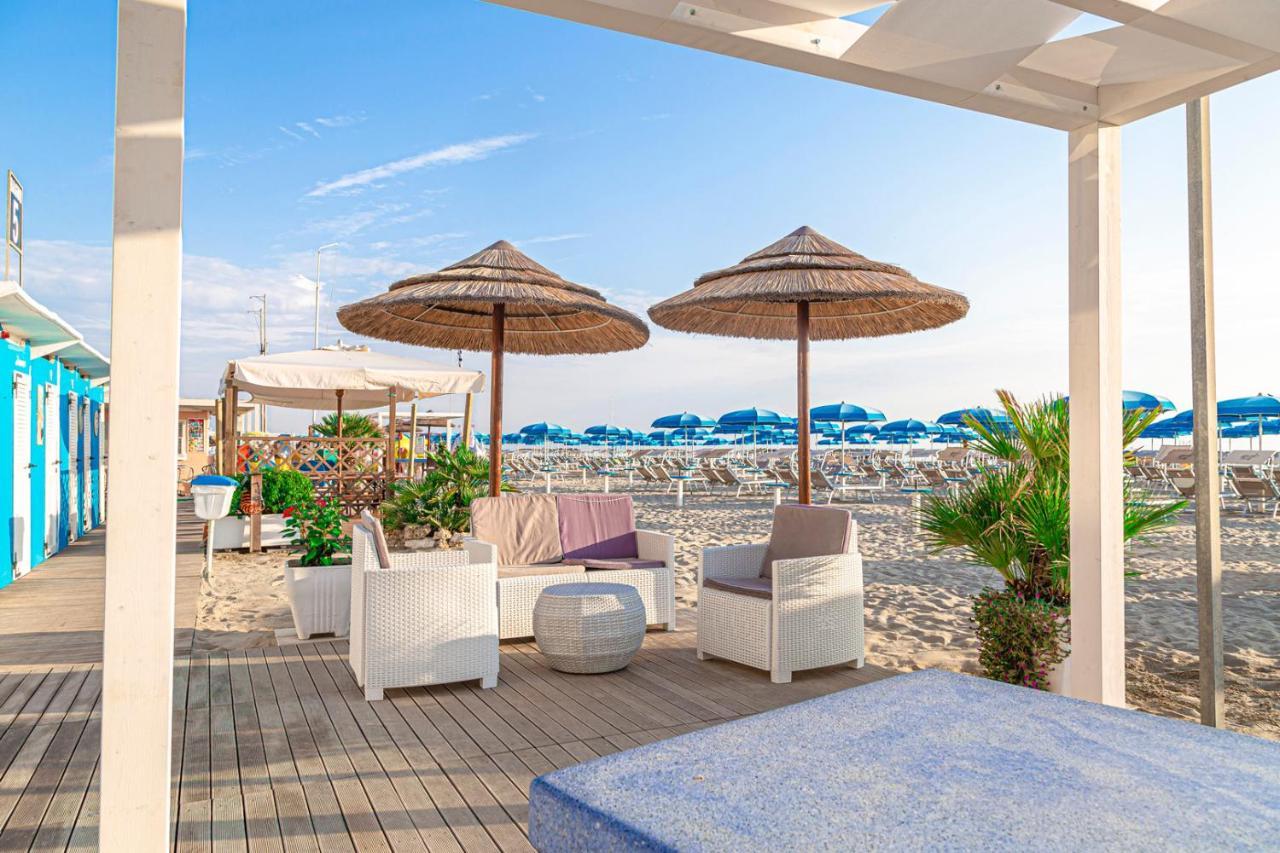 Hotel Cola Frontemare Bellaria – Igea Marina Kültér fotó