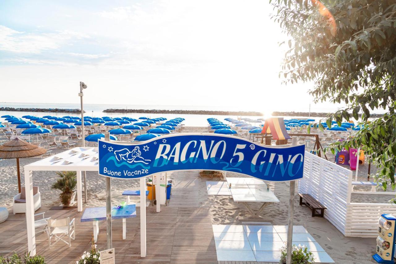 Hotel Cola Frontemare Bellaria – Igea Marina Kültér fotó