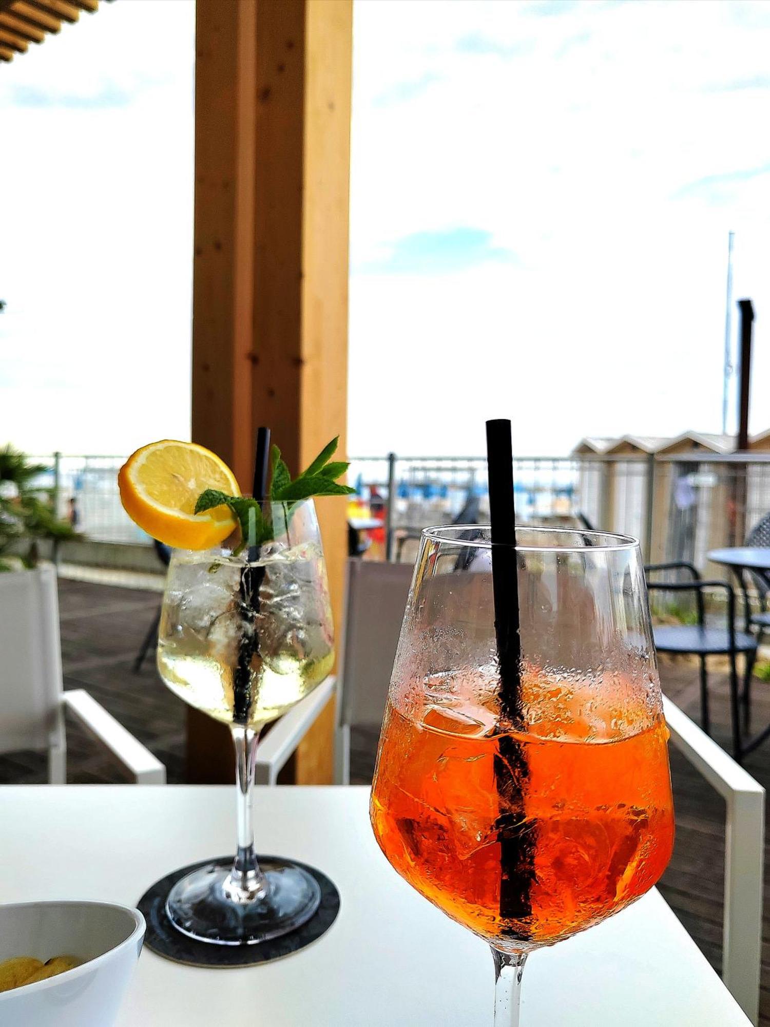 Hotel Cola Frontemare Bellaria – Igea Marina Kültér fotó