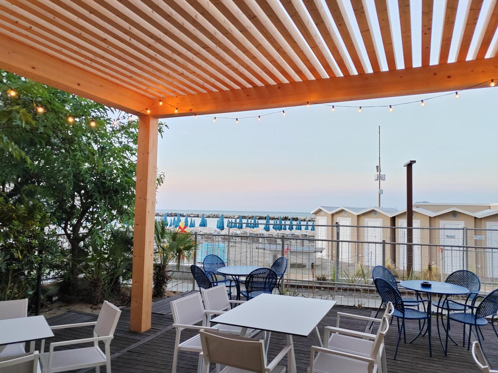 Hotel Cola Frontemare Bellaria – Igea Marina Kültér fotó