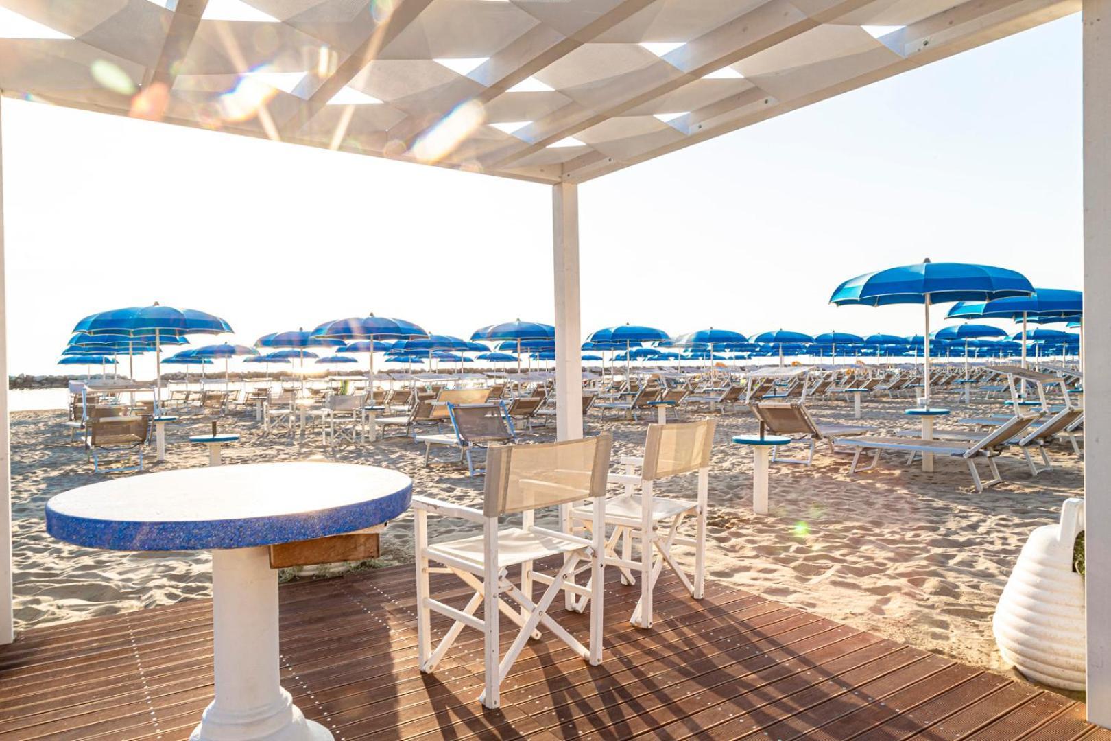 Hotel Cola Frontemare Bellaria – Igea Marina Kültér fotó