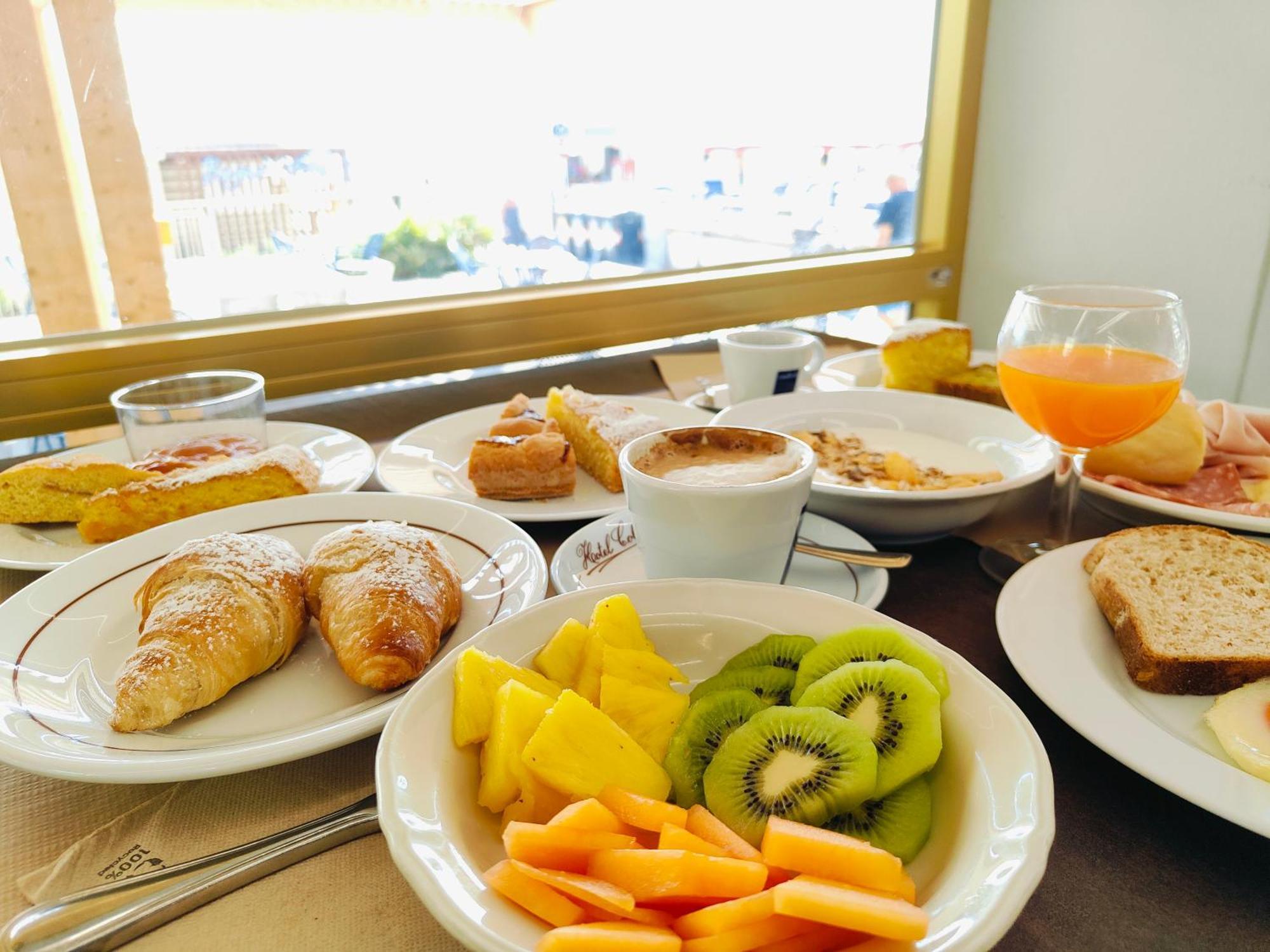 Hotel Cola Frontemare Bellaria – Igea Marina Kültér fotó