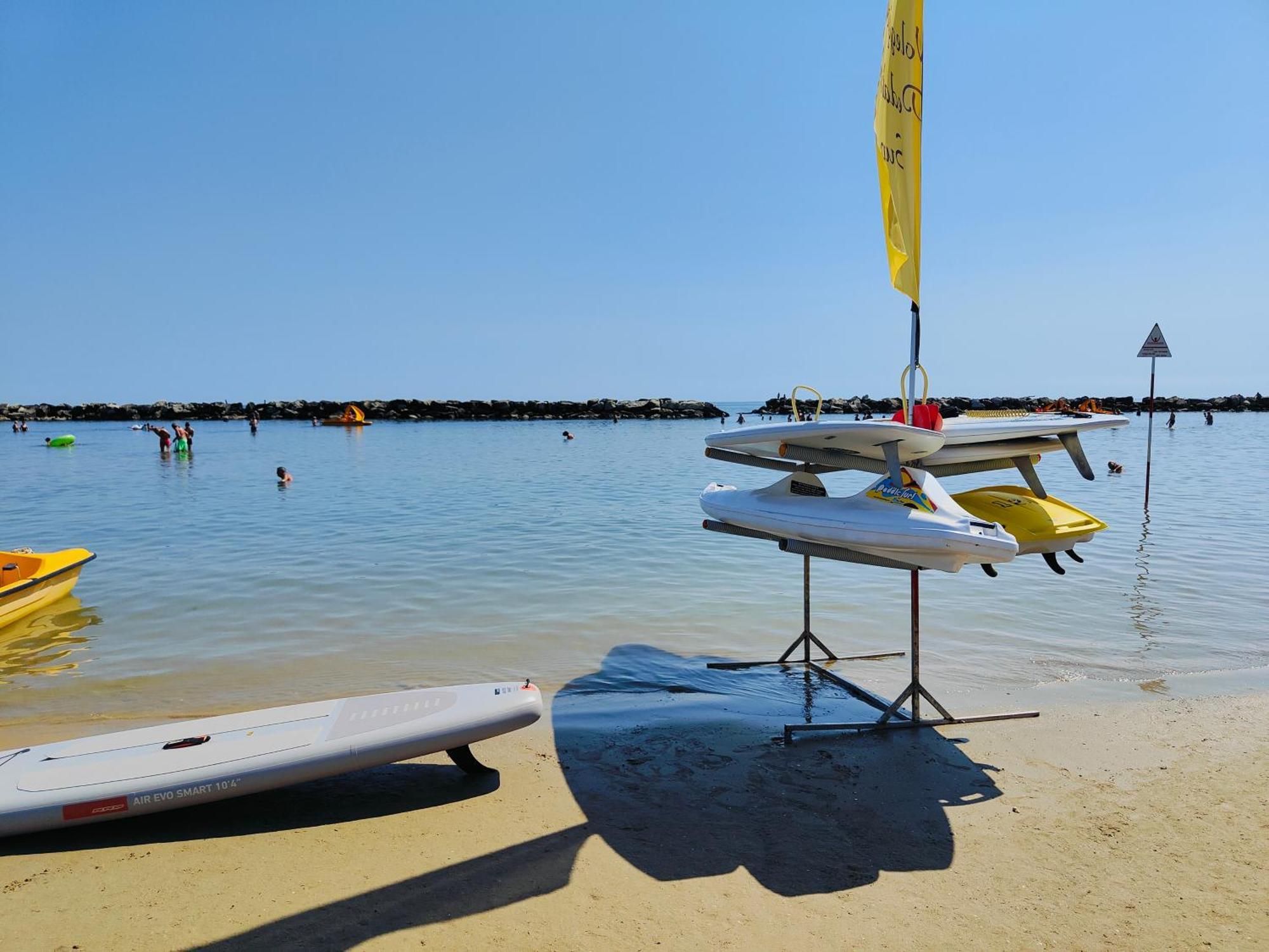 Hotel Cola Frontemare Bellaria – Igea Marina Kültér fotó