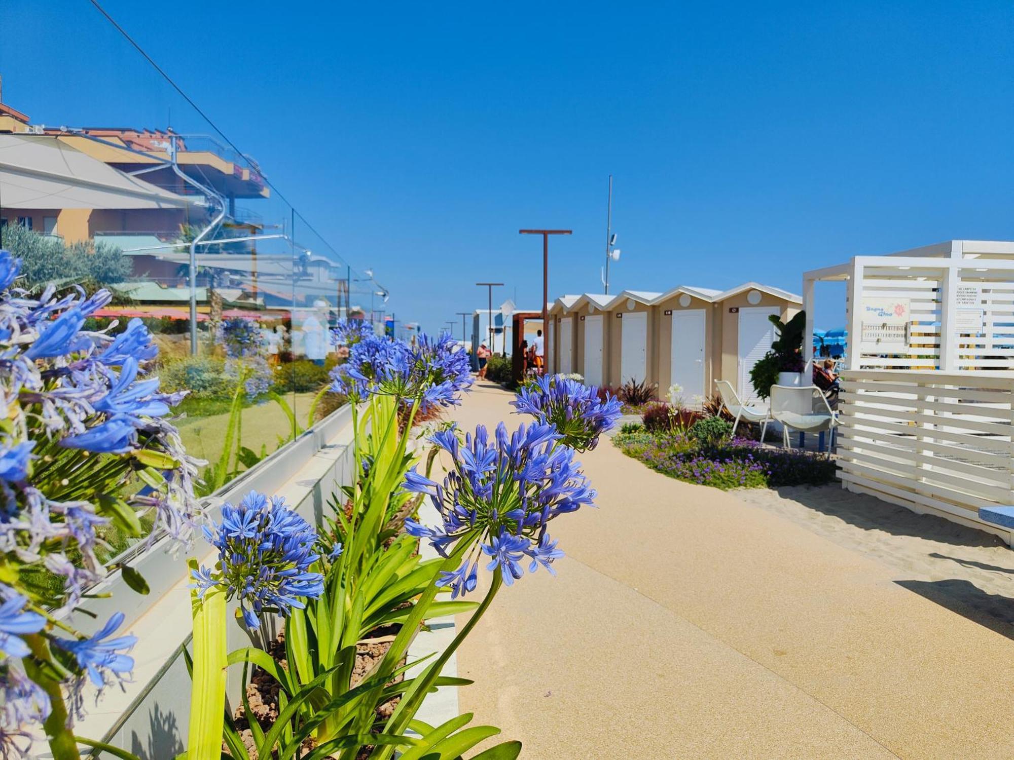 Hotel Cola Frontemare Bellaria – Igea Marina Kültér fotó