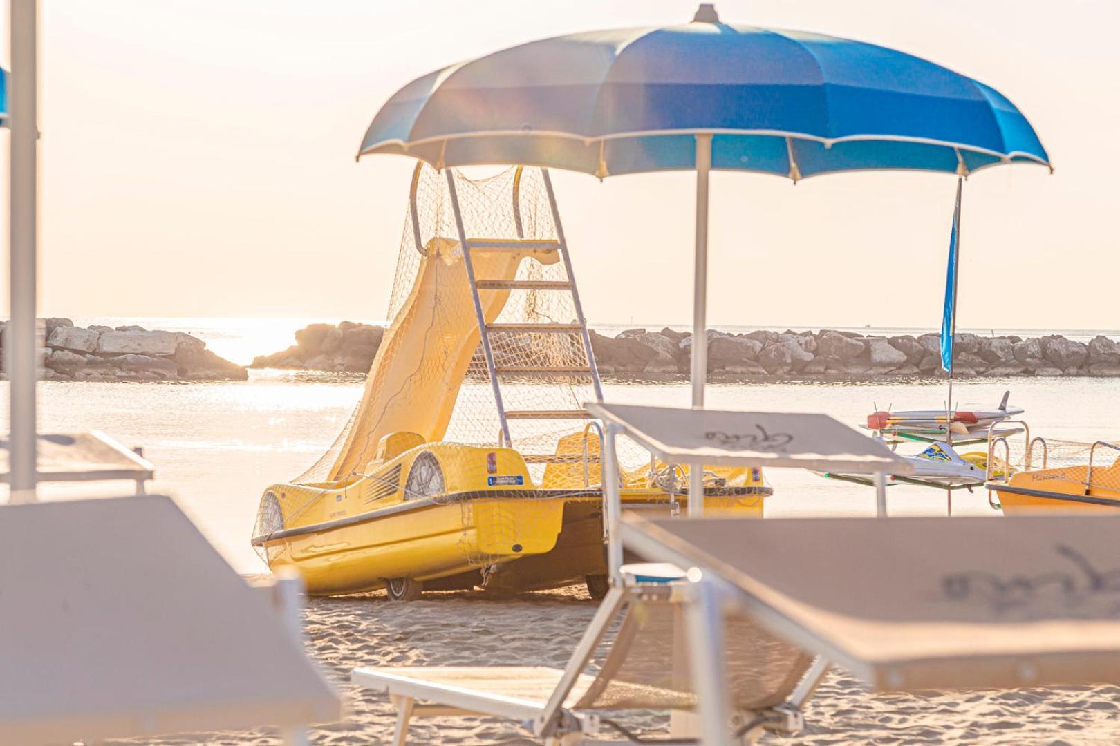 Hotel Cola Frontemare Bellaria – Igea Marina Kültér fotó
