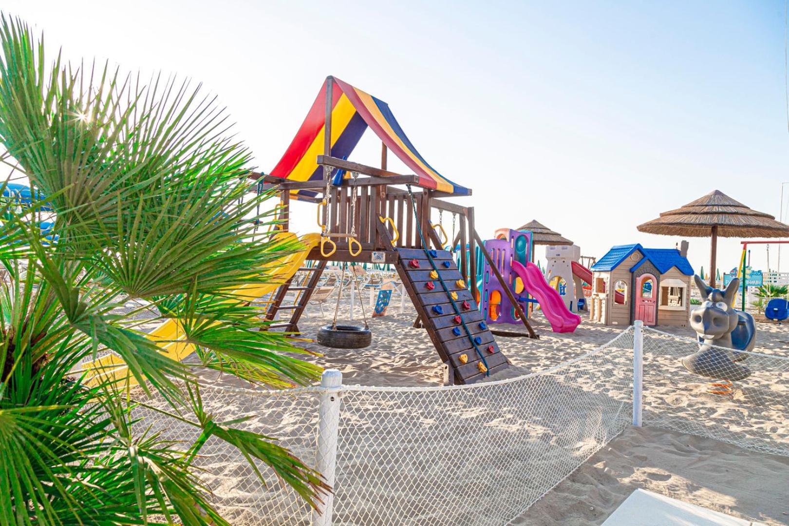 Hotel Cola Frontemare Bellaria – Igea Marina Kültér fotó
