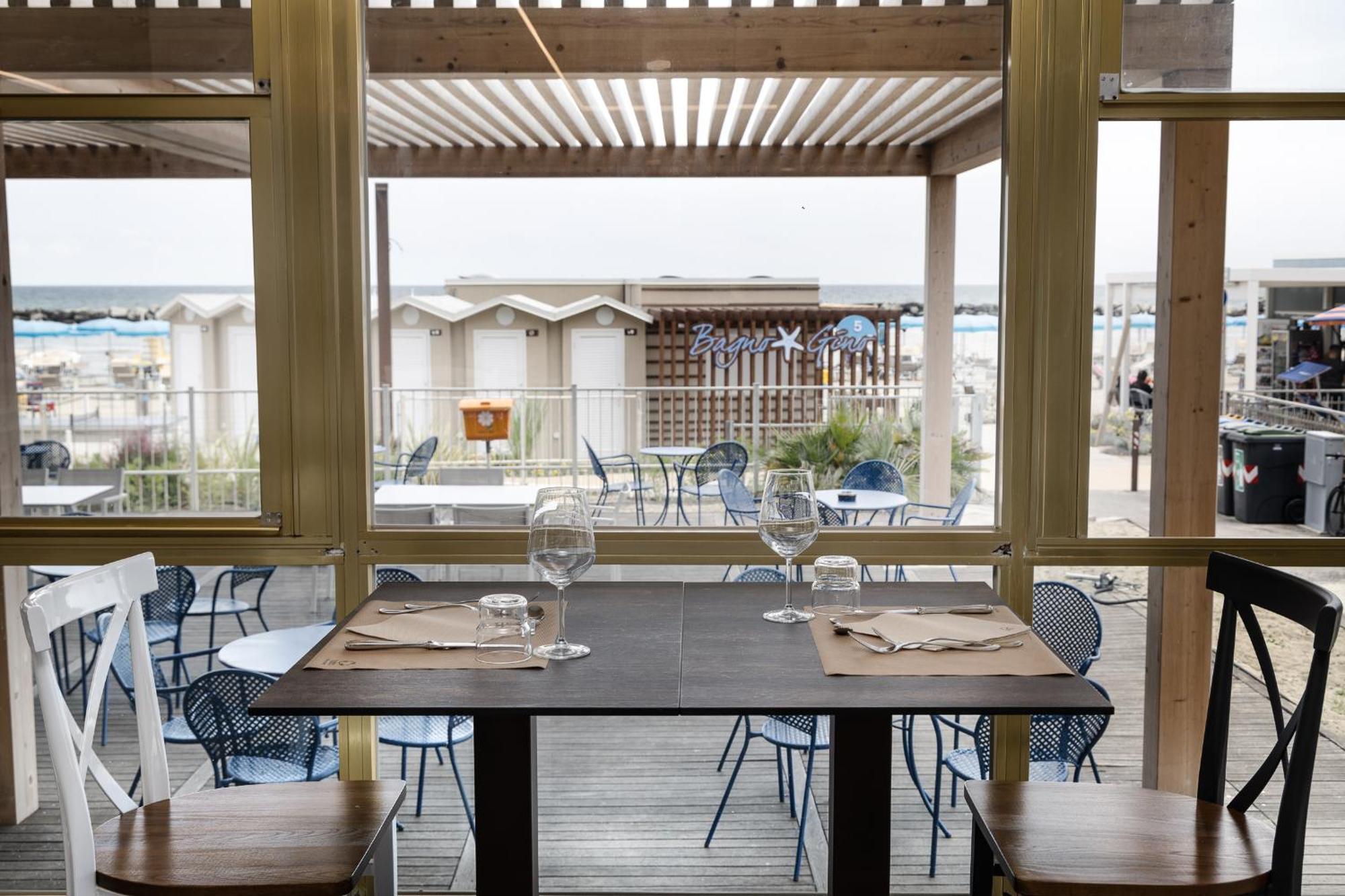 Hotel Cola Frontemare Bellaria – Igea Marina Kültér fotó