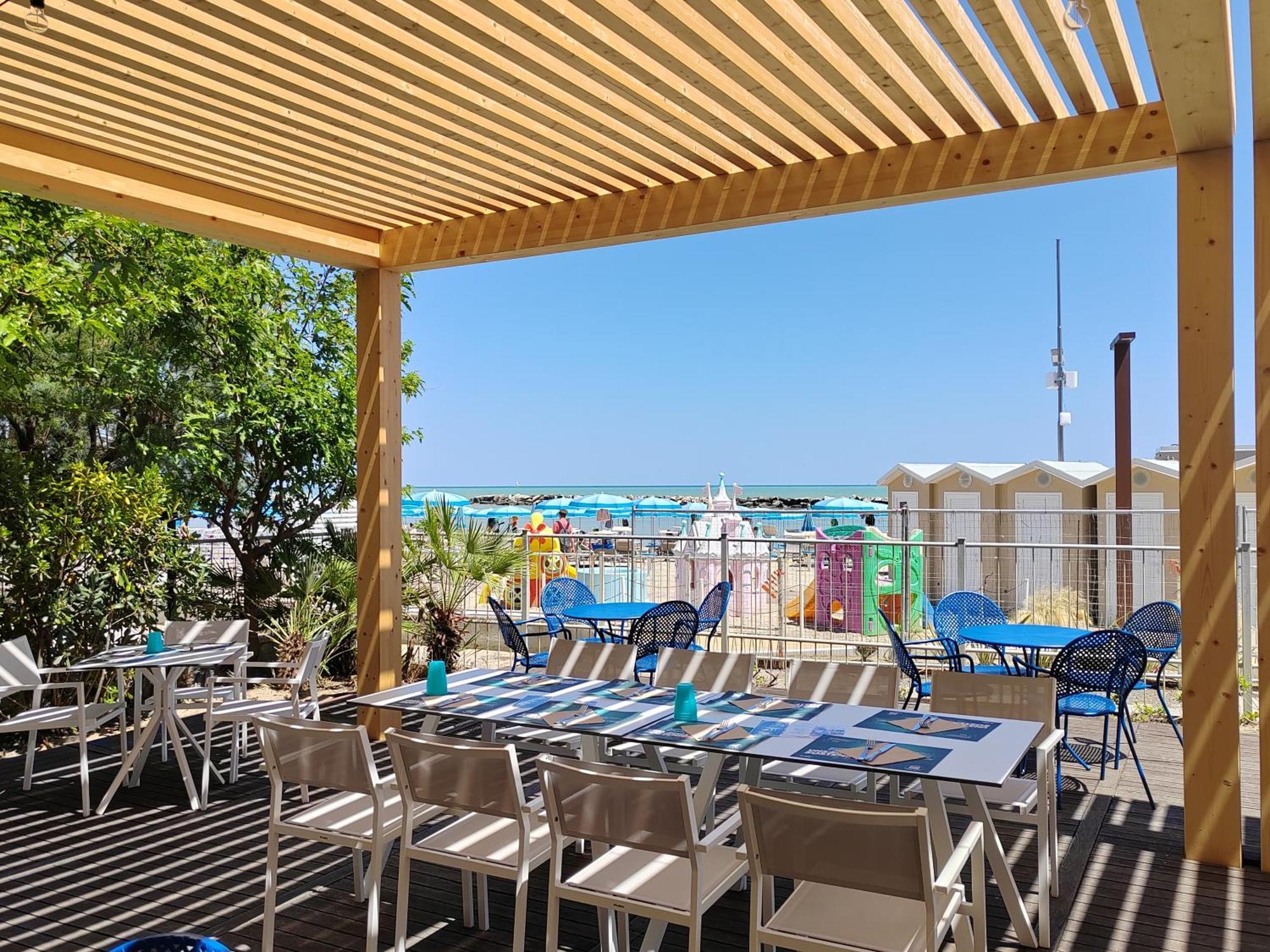 Hotel Cola Frontemare Bellaria – Igea Marina Kültér fotó
