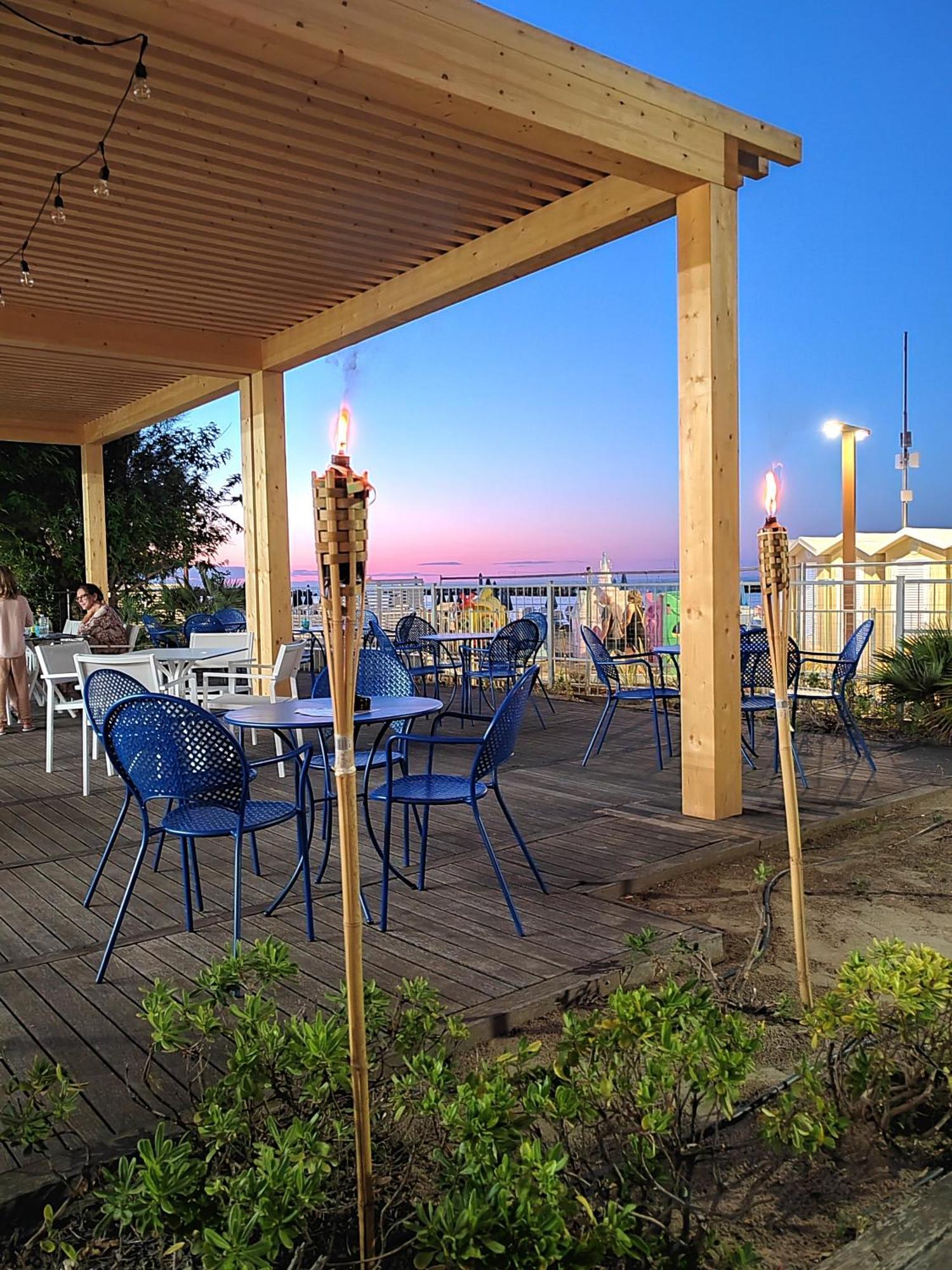 Hotel Cola Frontemare Bellaria – Igea Marina Kültér fotó