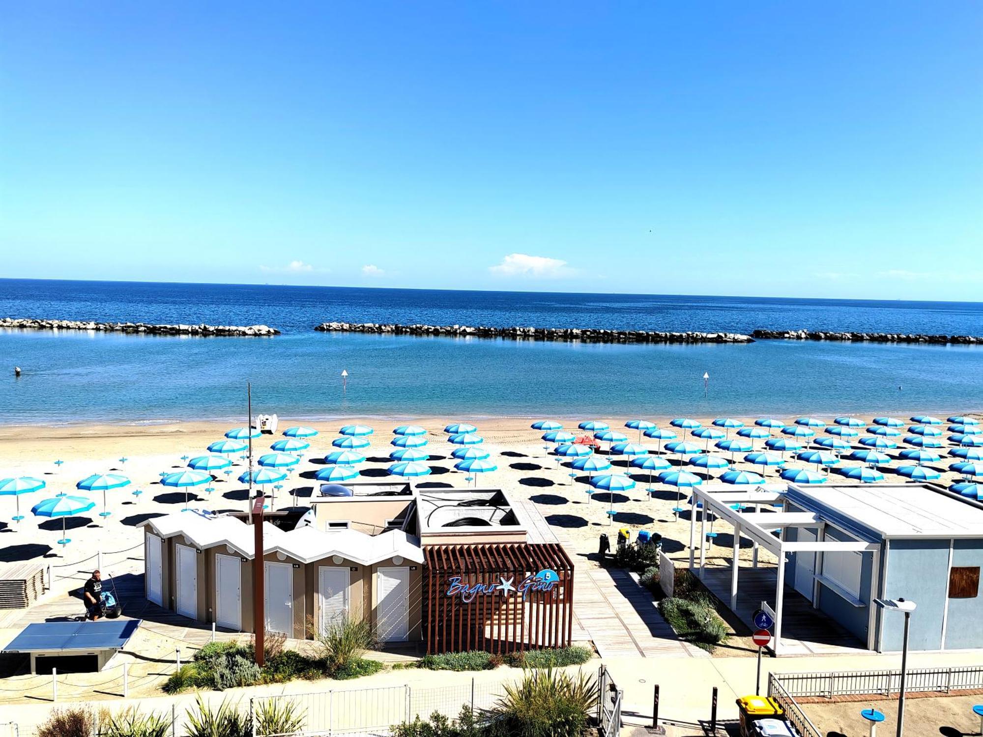 Hotel Cola Frontemare Bellaria – Igea Marina Kültér fotó