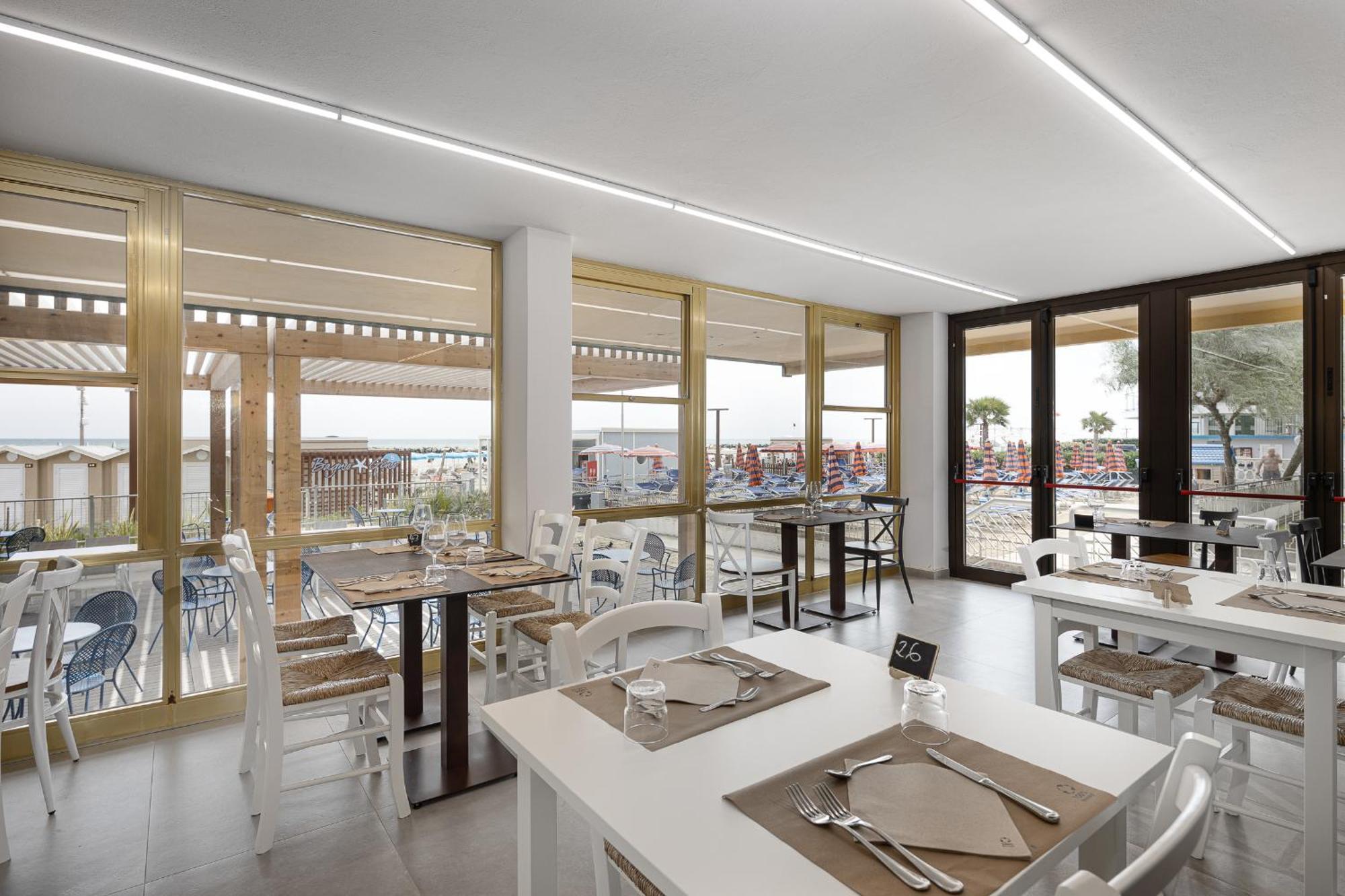 Hotel Cola Frontemare Bellaria – Igea Marina Kültér fotó